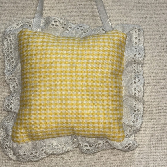 Handmade cross-stitch Pin‎ cushion Bear & Bunny "ouch" Cottagecore 4"x4" - Picture 4 of 7